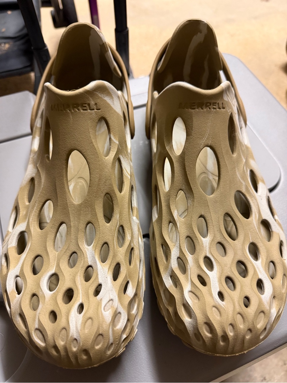 Merrell Men’s Slip-On Foam Clog in Sand